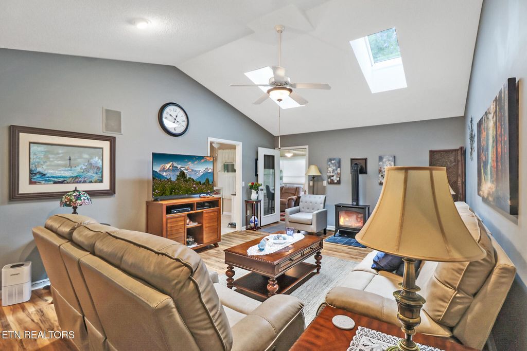 Photo of 118 Berkshire Loop, Crossville, TN 38558 (MLS # 1310827)