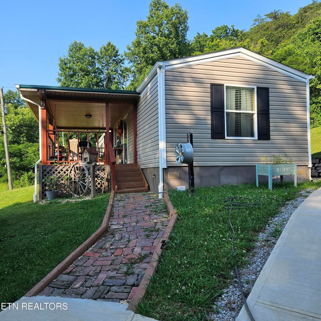 Photo of 1911 Branam Hill Rd, Jellico, TN 37762 (MLS # 1305824)