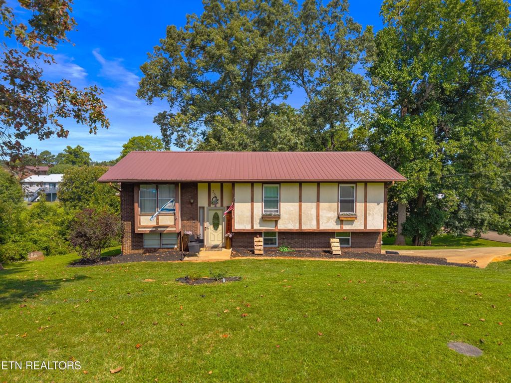 Photo of 3661 Halifax Circle, Morristown, TN 37813 (MLS # 1314033)