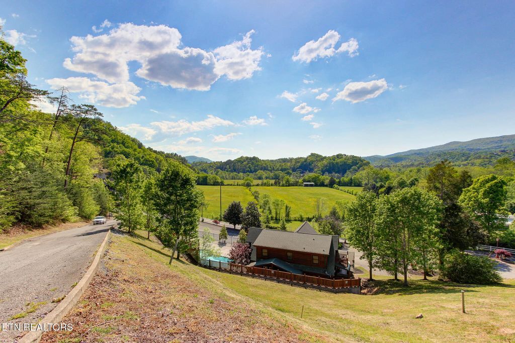 Photo of 1801 Stone Wood Way, Pigeon Forge, TN 37862 (MLS # 1339182)