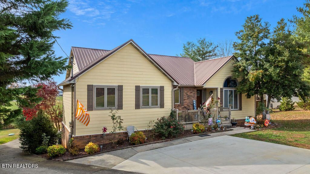 Photo of 1266 Sunrise Drive, Sevierville, TN 37862 (MLS # 1322490)