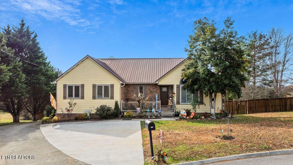 Photo of 1266 Sunrise Drive, Sevierville, TN 37862 (MLS # 1322490)