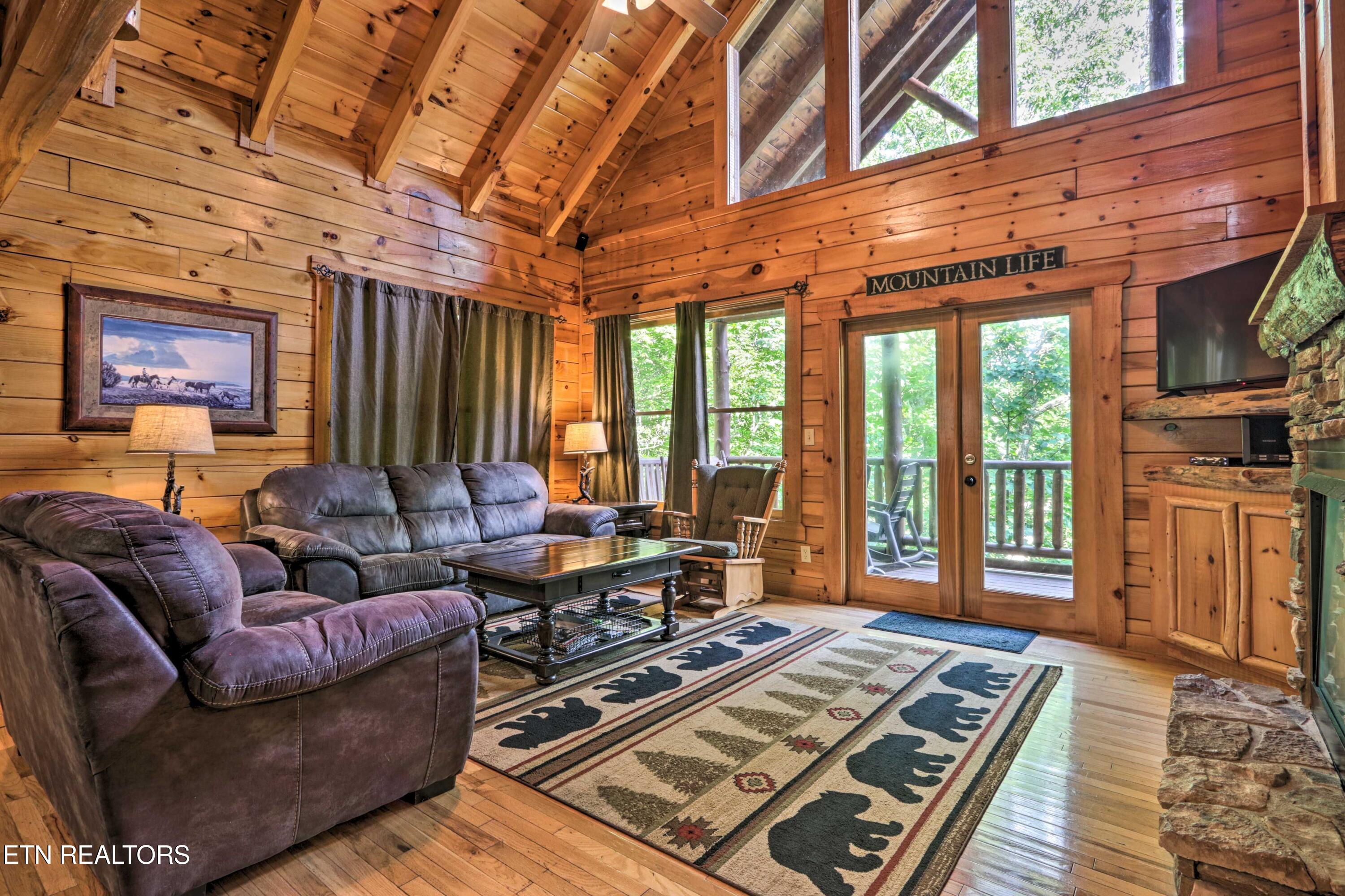 1118 Ski View Lane