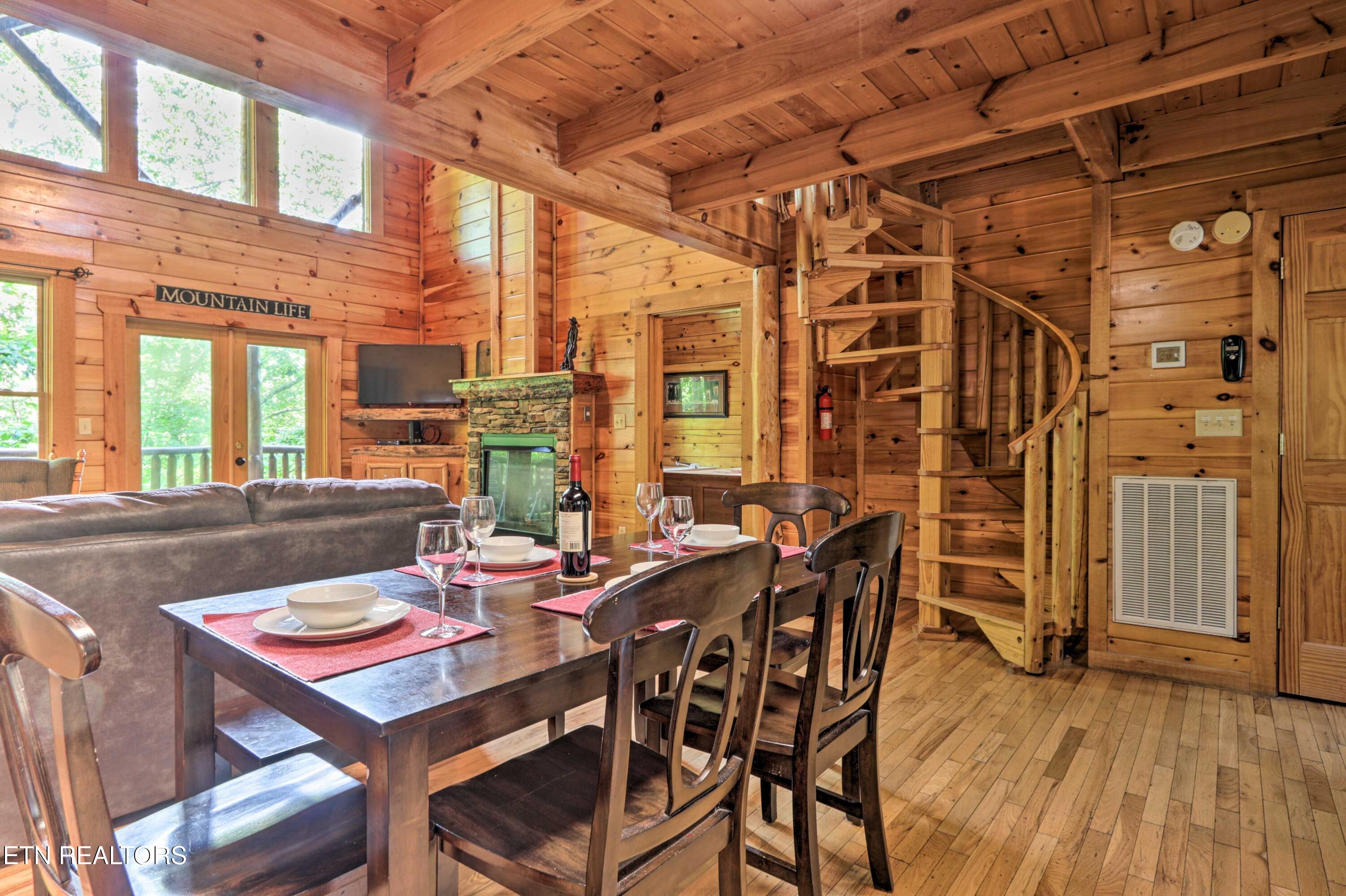 1118 Ski View Lane