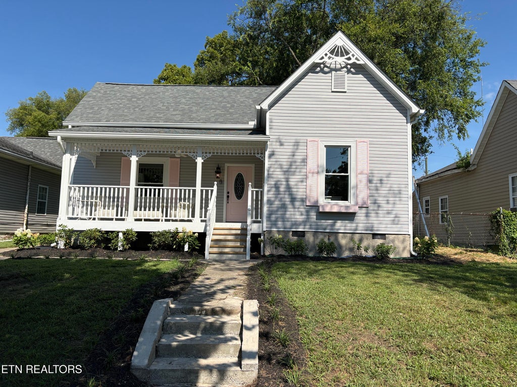 Photo of 415 E Caldwell Ave, Knoxville, TN 37917 (MLS # 1352869)