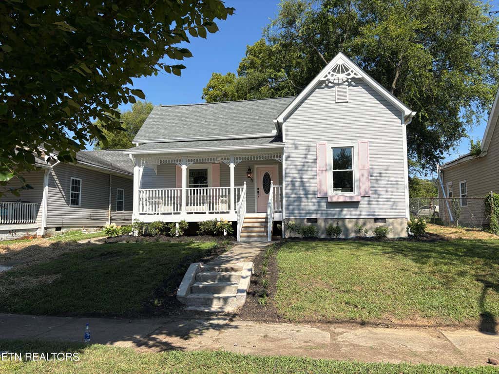 Photo of 415 E Caldwell Ave, Knoxville, TN 37917 (MLS # 1352869)