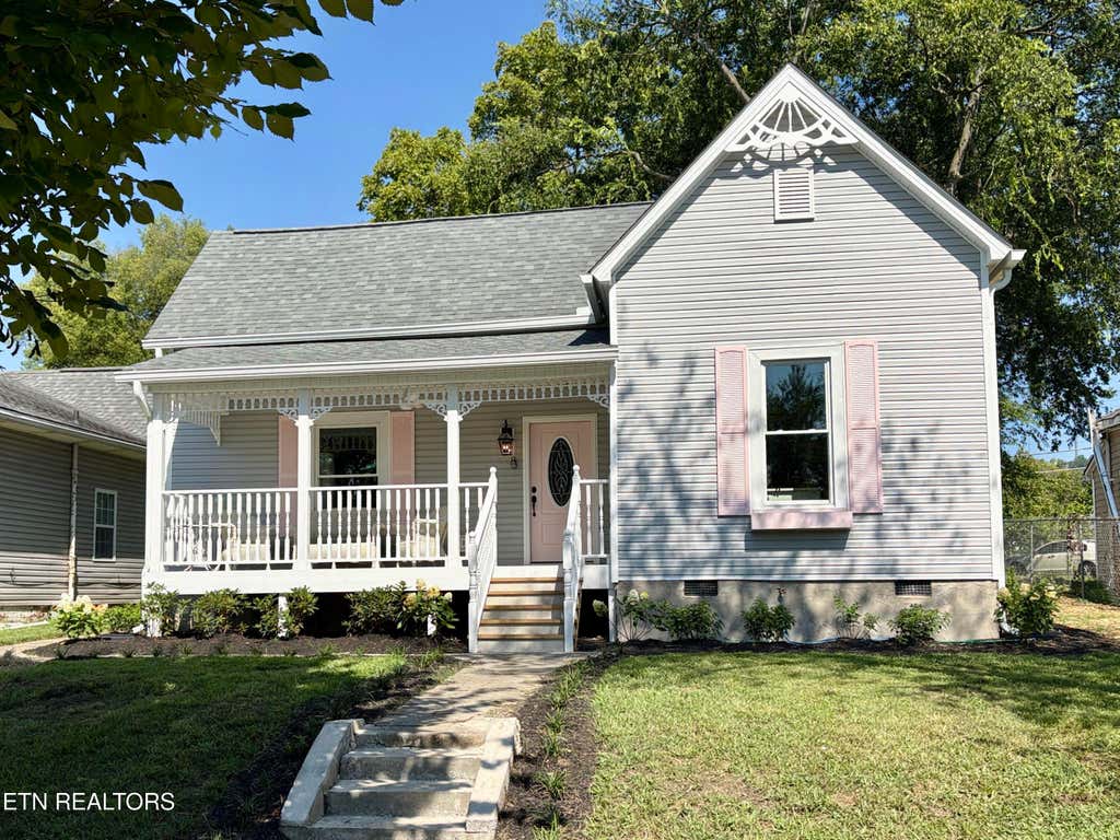 Photo of 415 E Caldwell Ave, Knoxville, TN 37917 (MLS # 1352869)