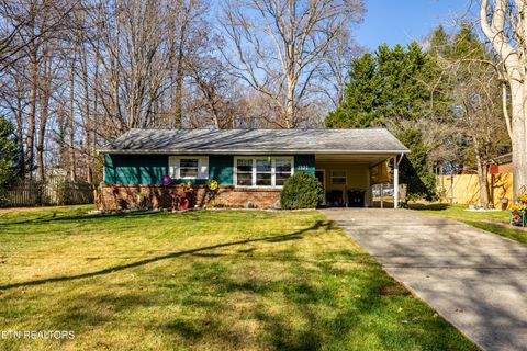 Photo of 1321 Tapoco Ave, Maryville, TN 37801 (MLS # 1323117)