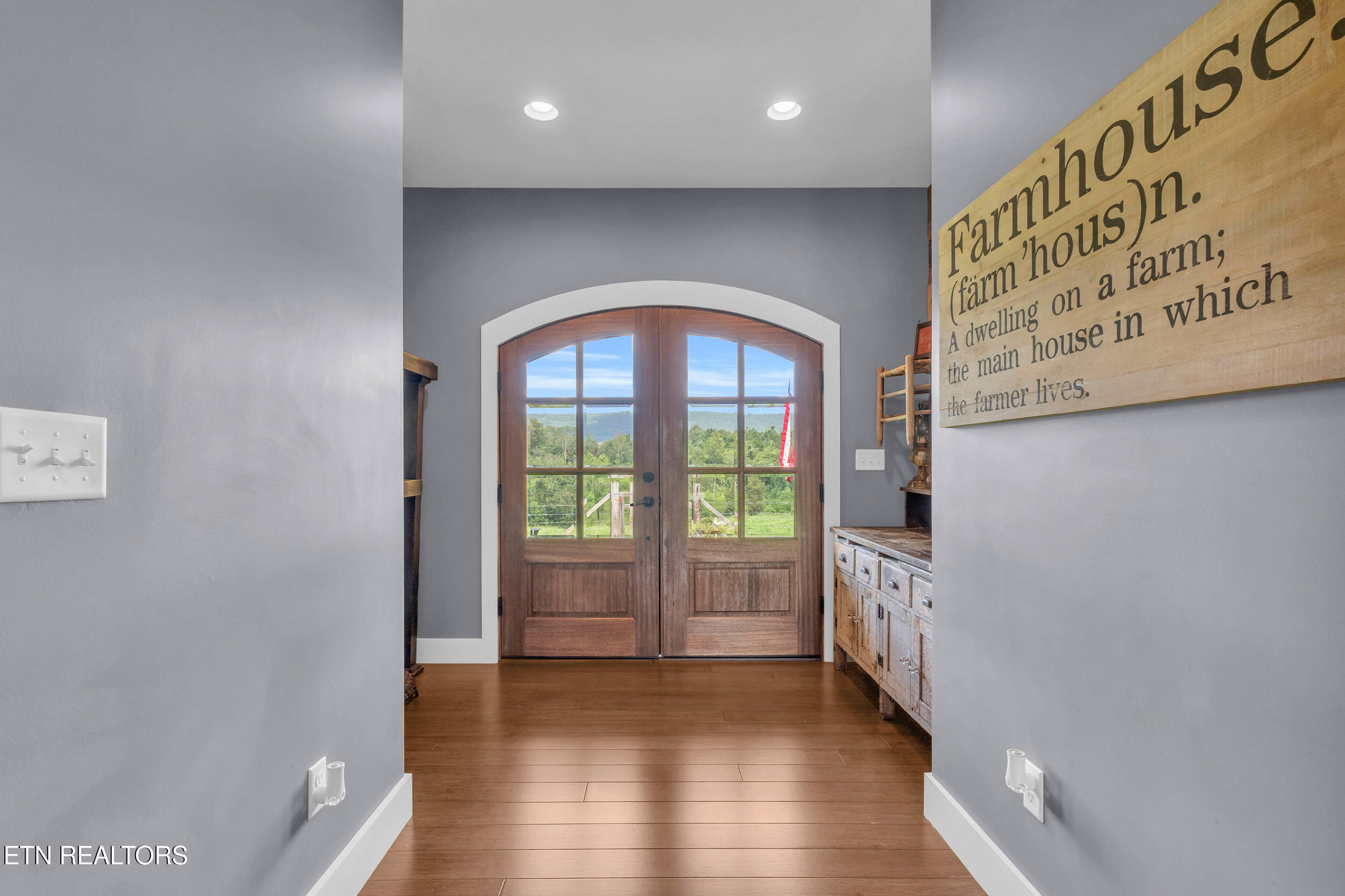 380 Wedgewood Lane