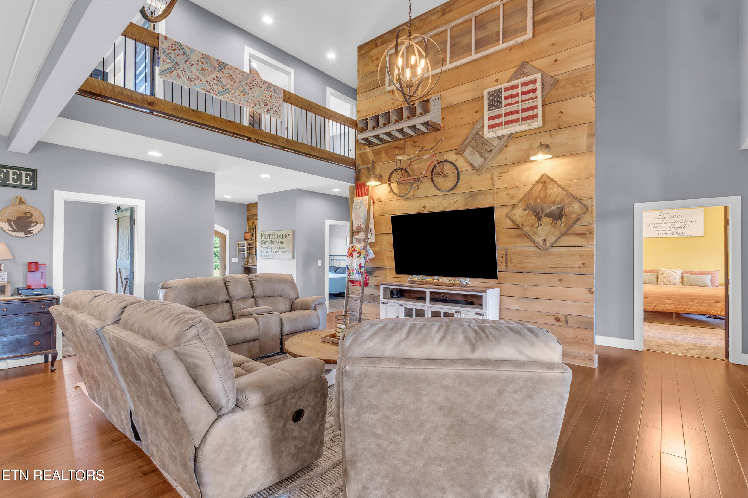 380 Wedgewood Lane