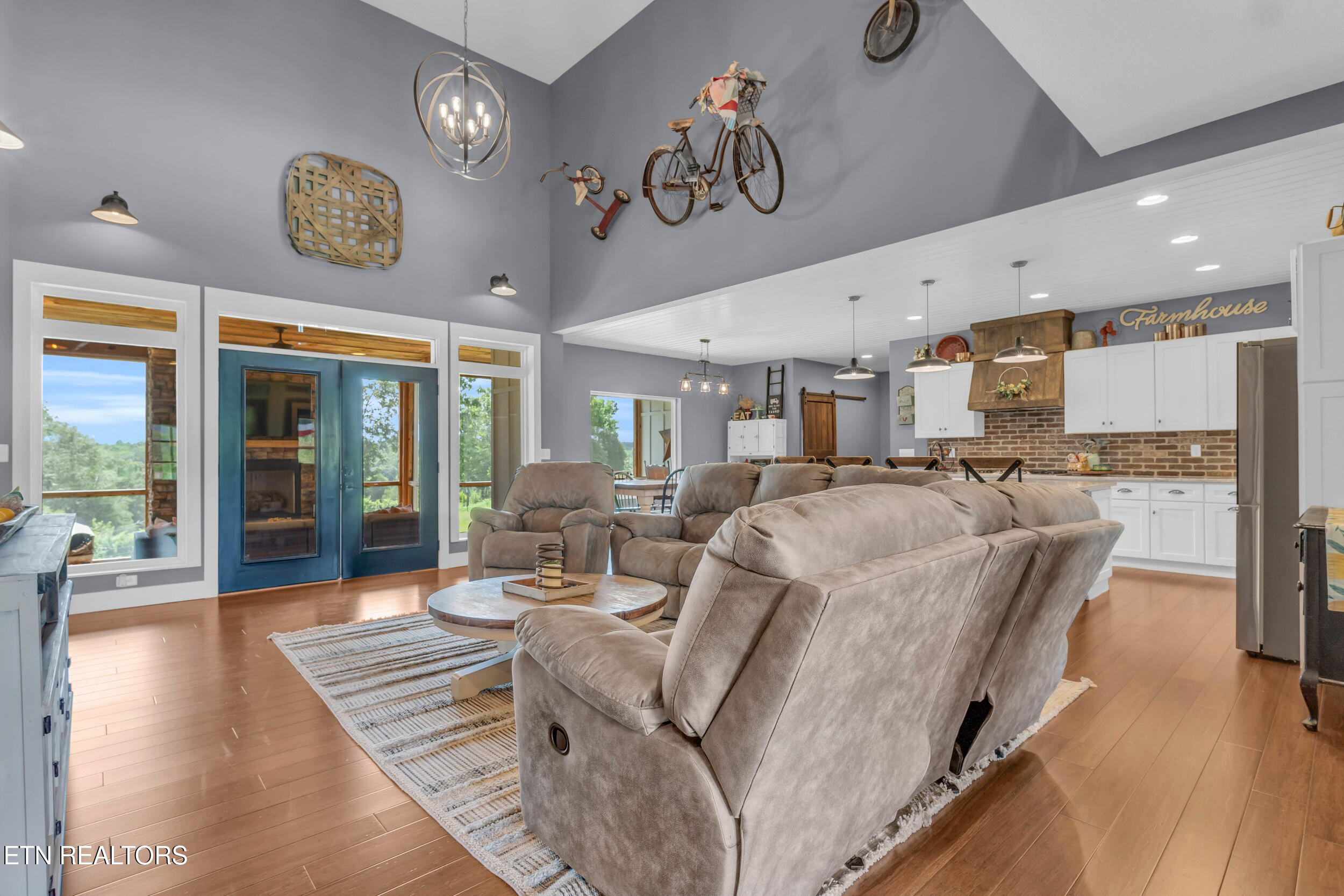 380 Wedgewood Lane
