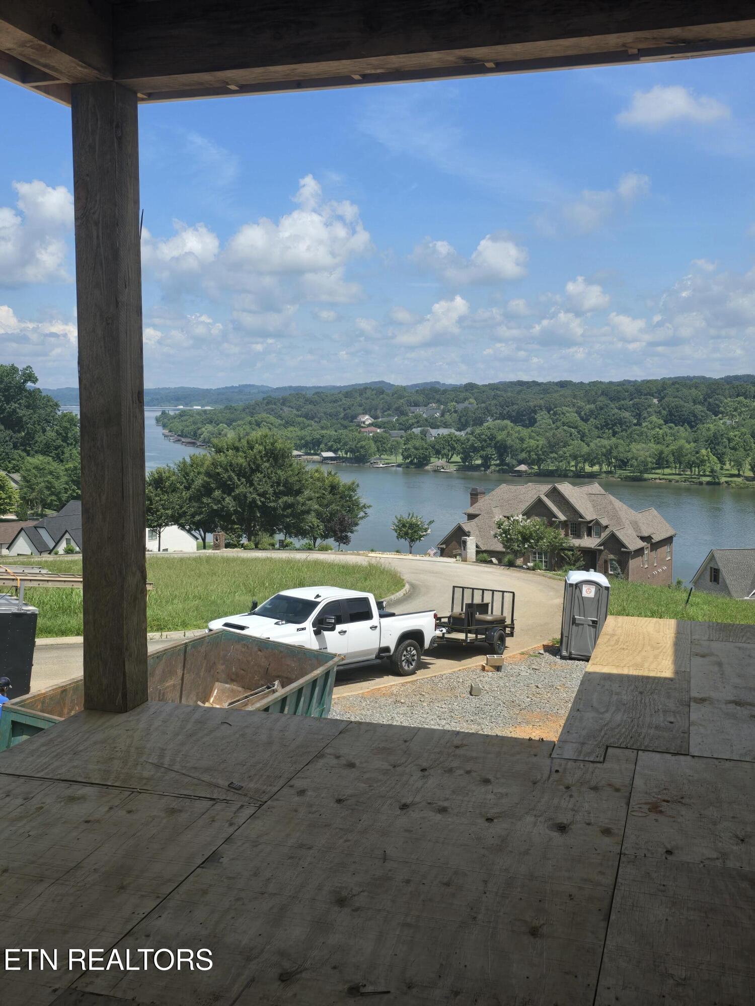 542 River Rd