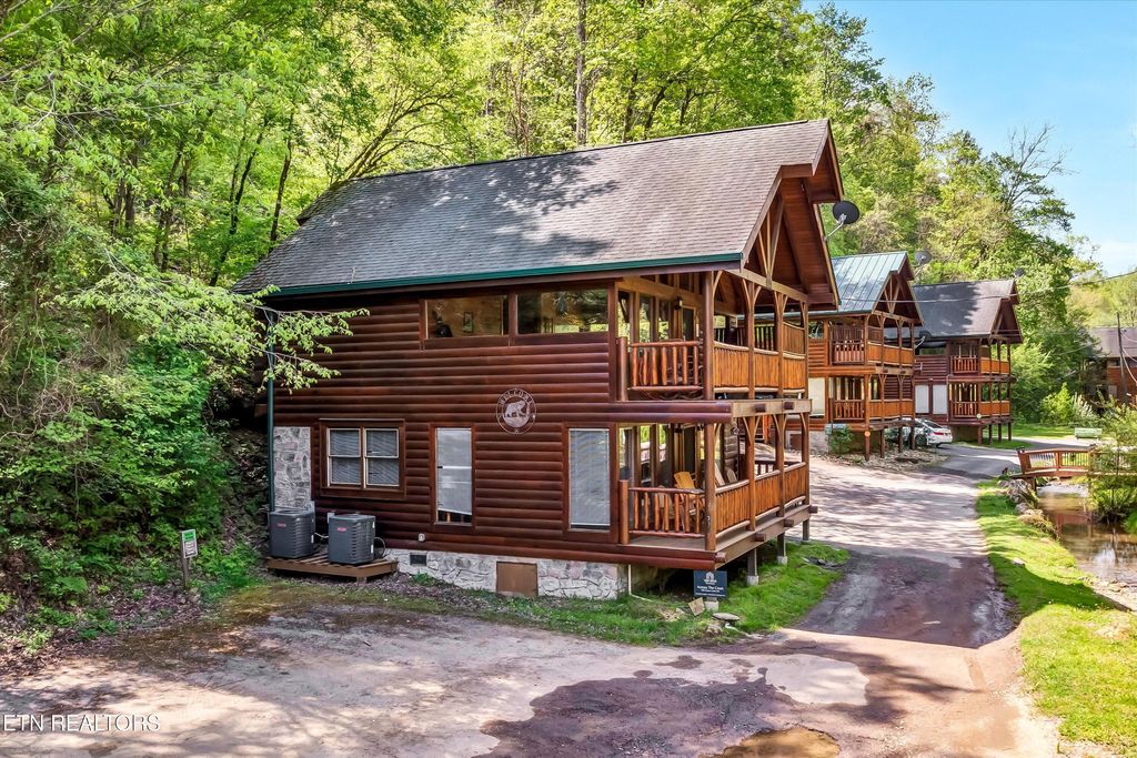 Photo of 335 Caney Creek Rd, Pigeon Forge, TN 37863 (MLS # 1298461)