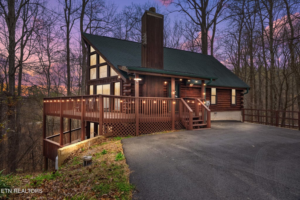 Photo of 3175 Emerald Springs Loop, Sevierville, TN 37862 (MLS # 1356573)