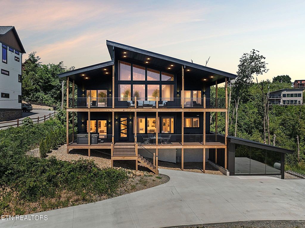 Photo of 743 Village Loop Rd, Gatlinburg, TN 37738 (MLS # 1304489)