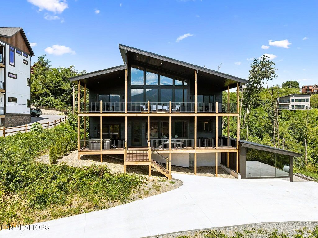 Photo of 743 Village Loop Rd, Gatlinburg, TN 37738 (MLS # 1304489)