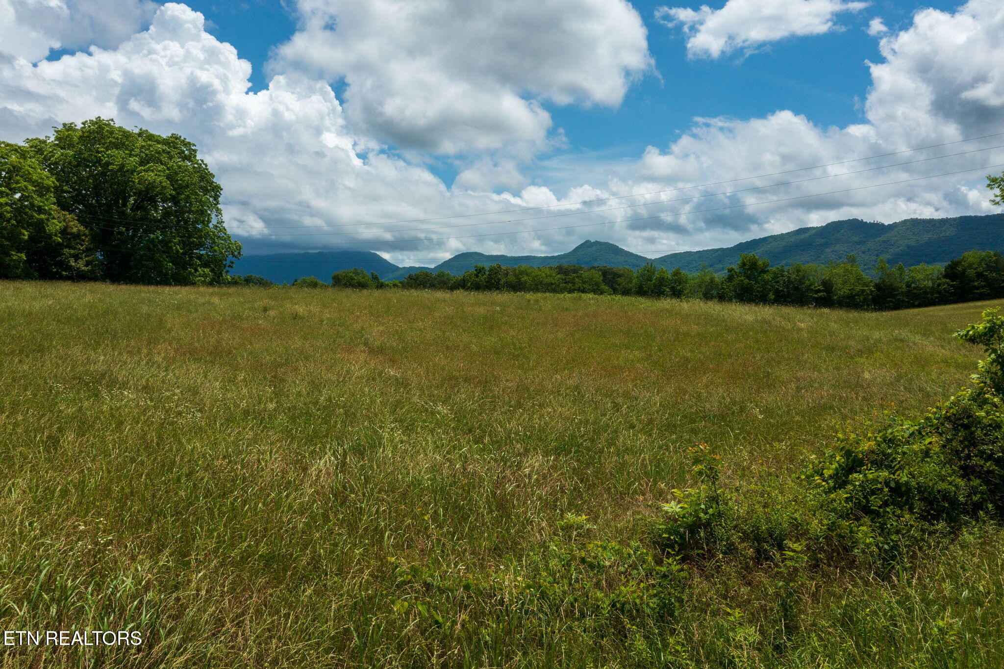 Photo 1 of 27 — 3506 Thomas Cross Rd, Sevierville, TN 37876