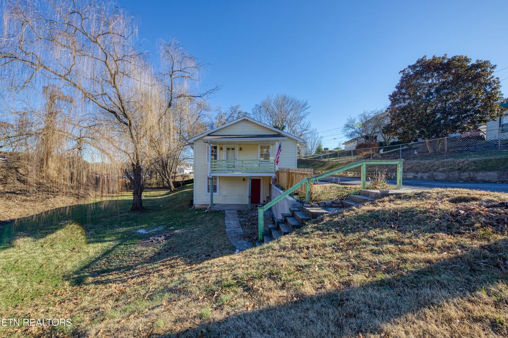 Photo of 400 Balsam Drive, Knoxville, TN 37918 (MLS # 1324449)