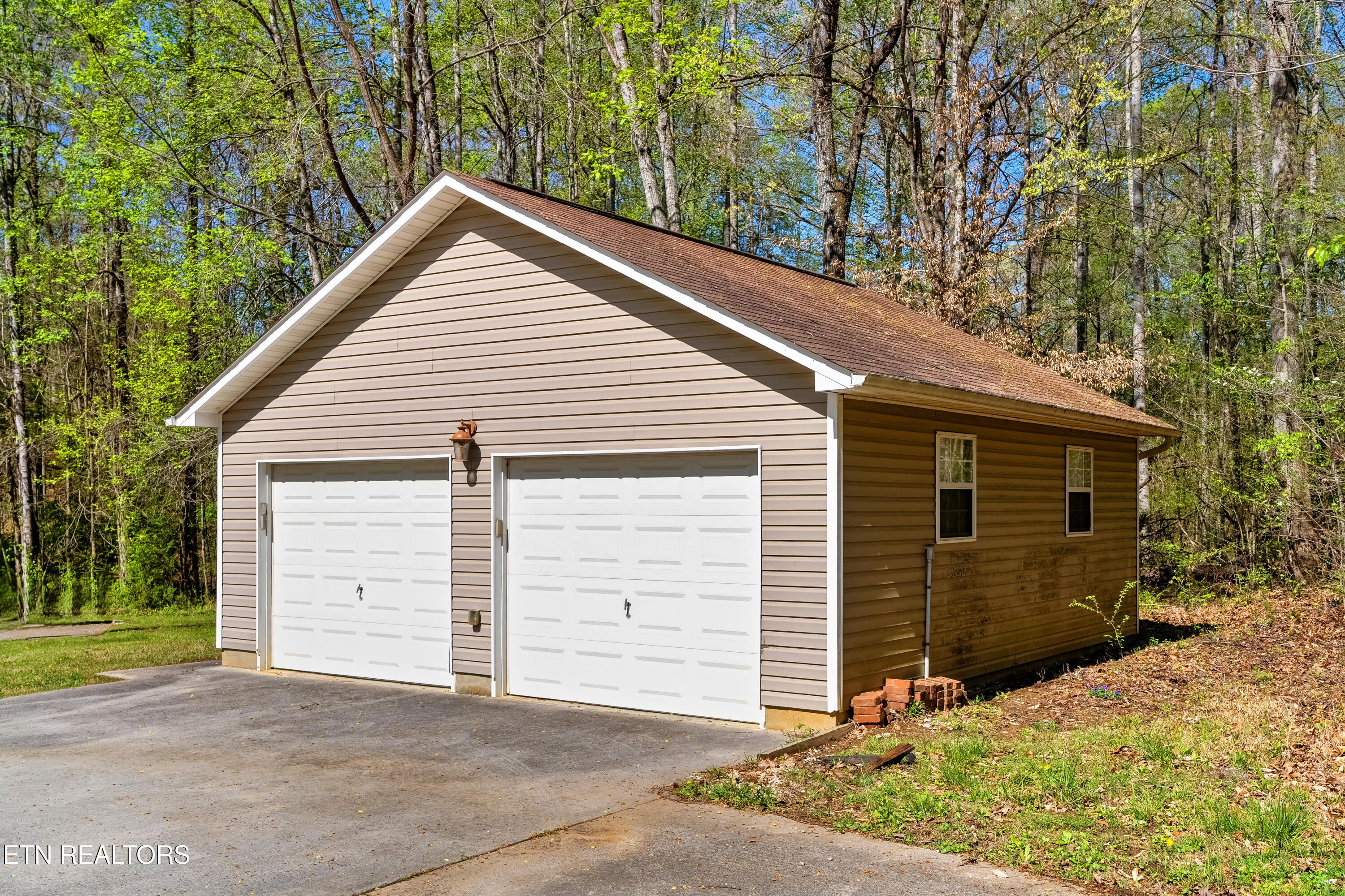 1502 Donna Drive
