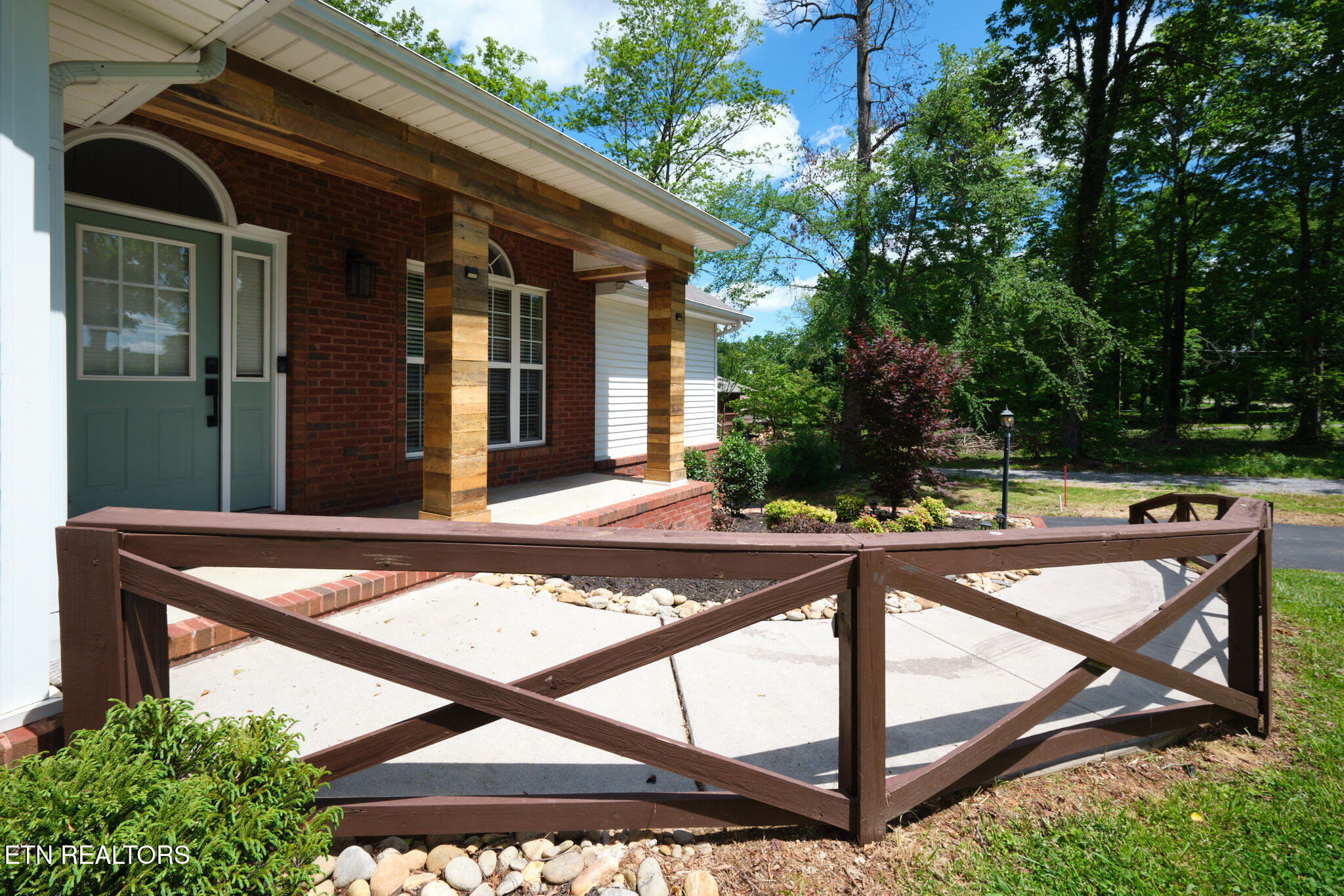 1223 Calderwood Hwy