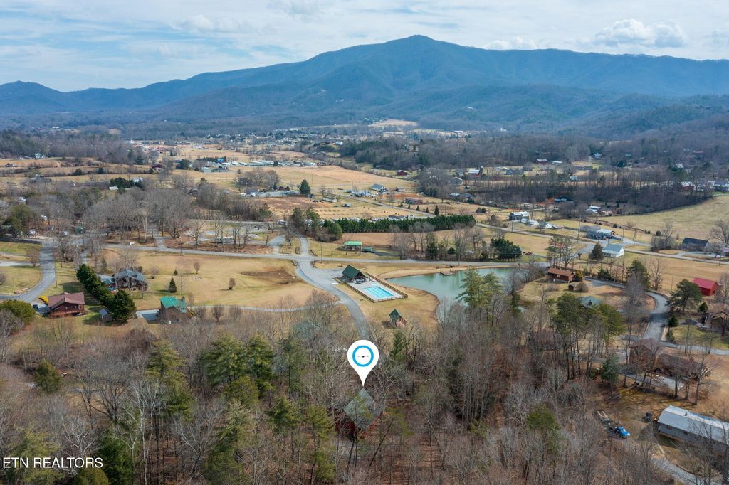 Photo of 4020 Tomahawk Way, Sevierville, TN 37862 (MLS # 1329259)