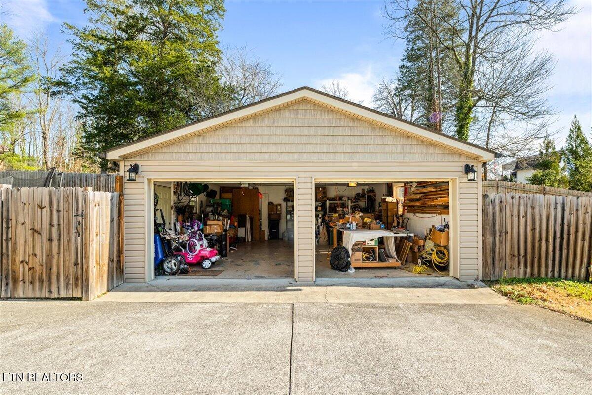 612 Woodland Dr Drive