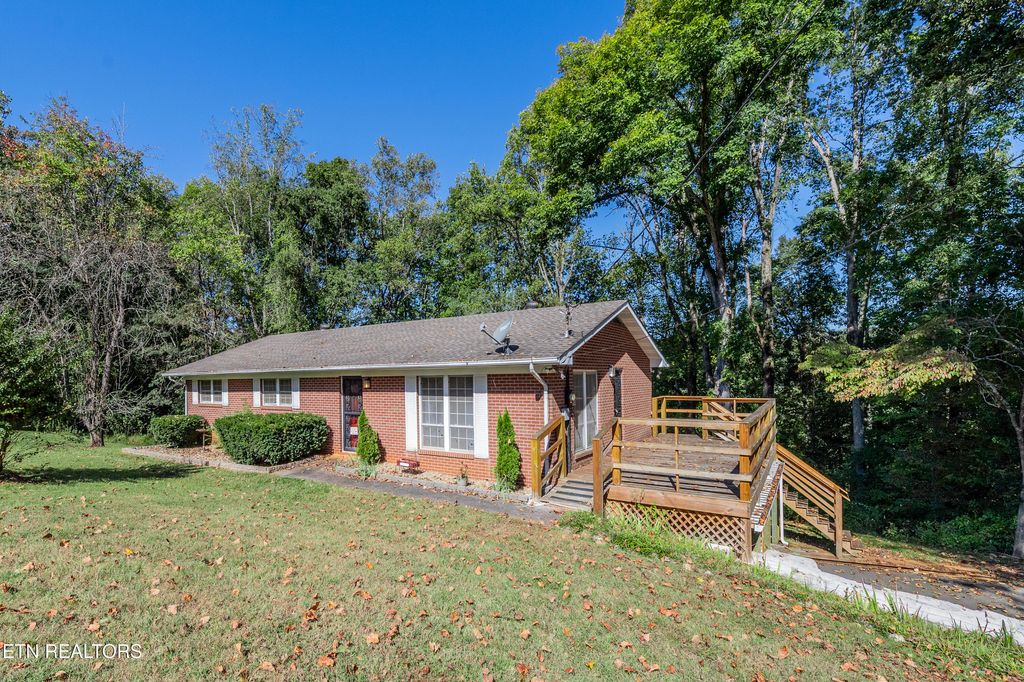 Photo of 214 Woodland Drive, Kingston, TN 37763 (MLS # 1318625)