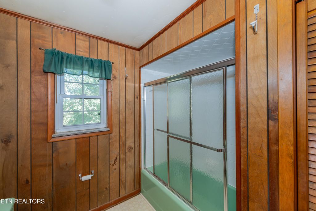 Photo of 214 Woodland Drive, Kingston, TN 37763 (MLS # 1318625)
