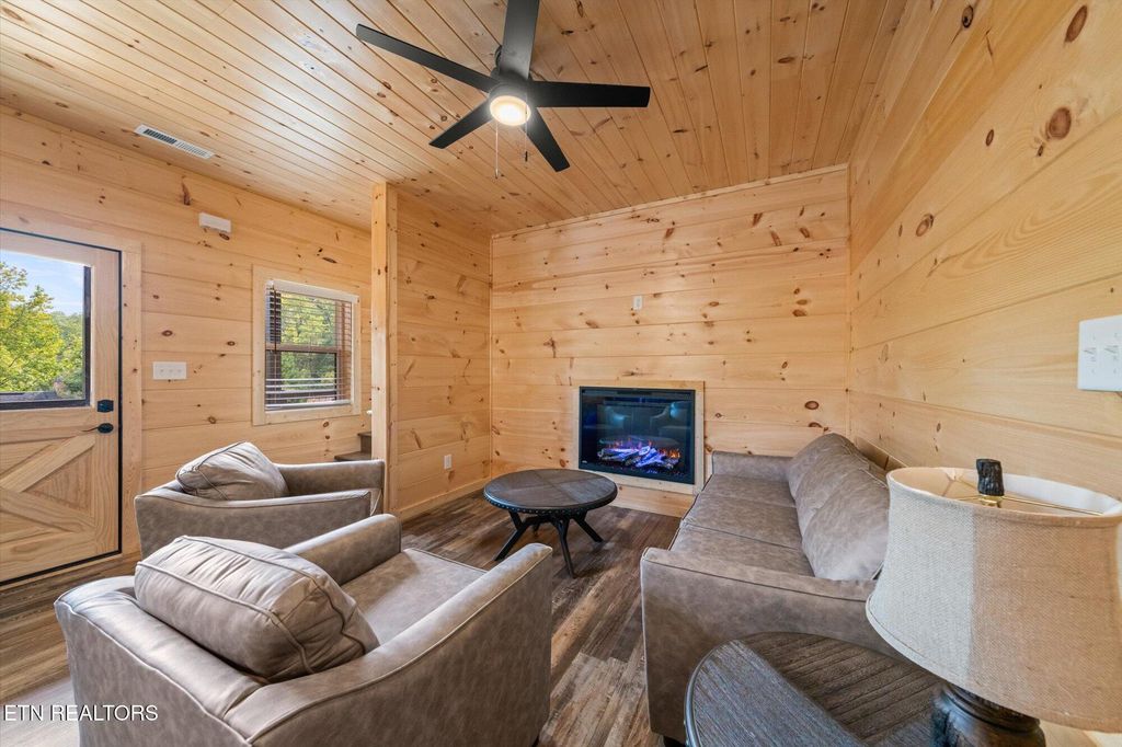 Photo of 2431 Cobbler Way, Pigeon Forge, TN 37863 (MLS # 1316860)