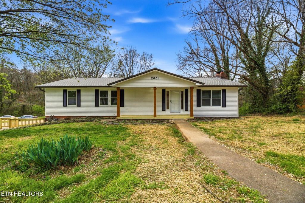 Photo of 2001 Wayne Circle, Maryville, TN 37804 (MLS # 1332891)