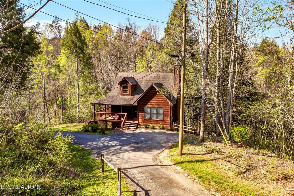 Photo of 415 Silver Maple Lane, Gatlinburg, TN 37738 (MLS # 1297455)
