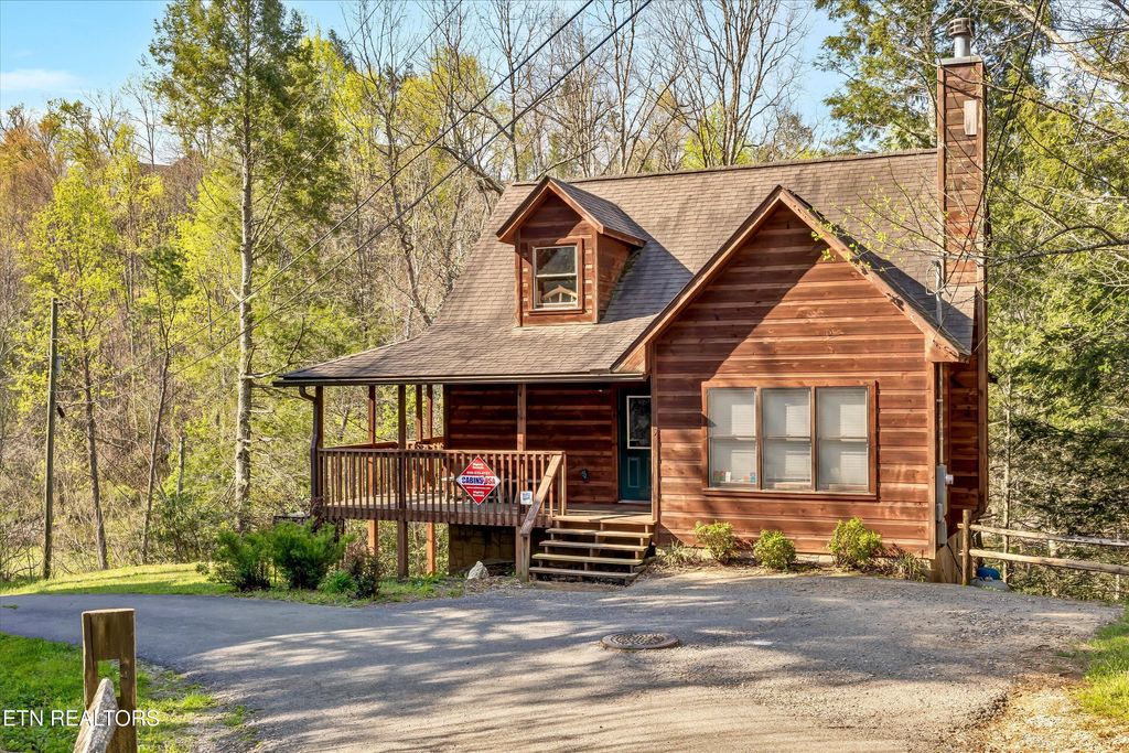 Photo of 415 Silver Maple Lane, Gatlinburg, TN 37738 (MLS # 1297455)