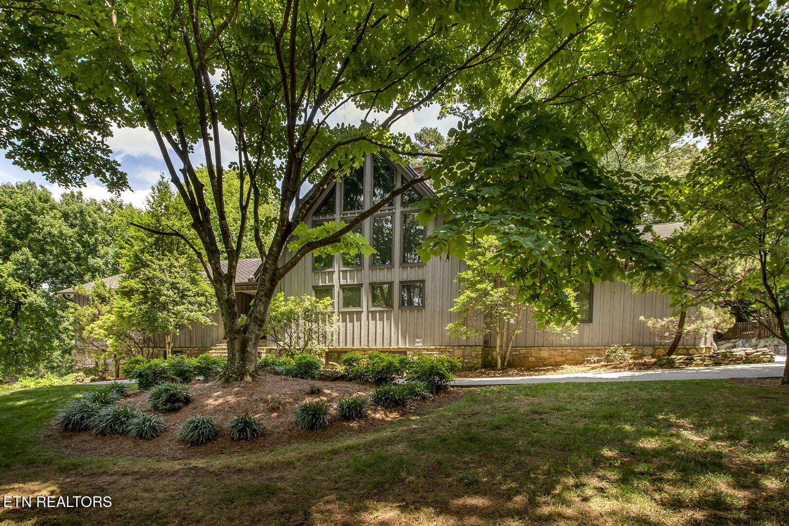 1100 Shadyland Drive