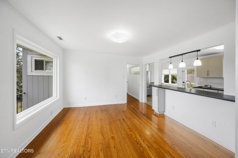 Tiny photo for 957 Bluff View Rd, Knoxville, TN 37919 (MLS # 1333136)