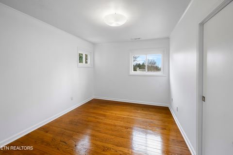 Tiny photo for 957 Bluff View Rd, Knoxville, TN 37919 (MLS # 1333136)