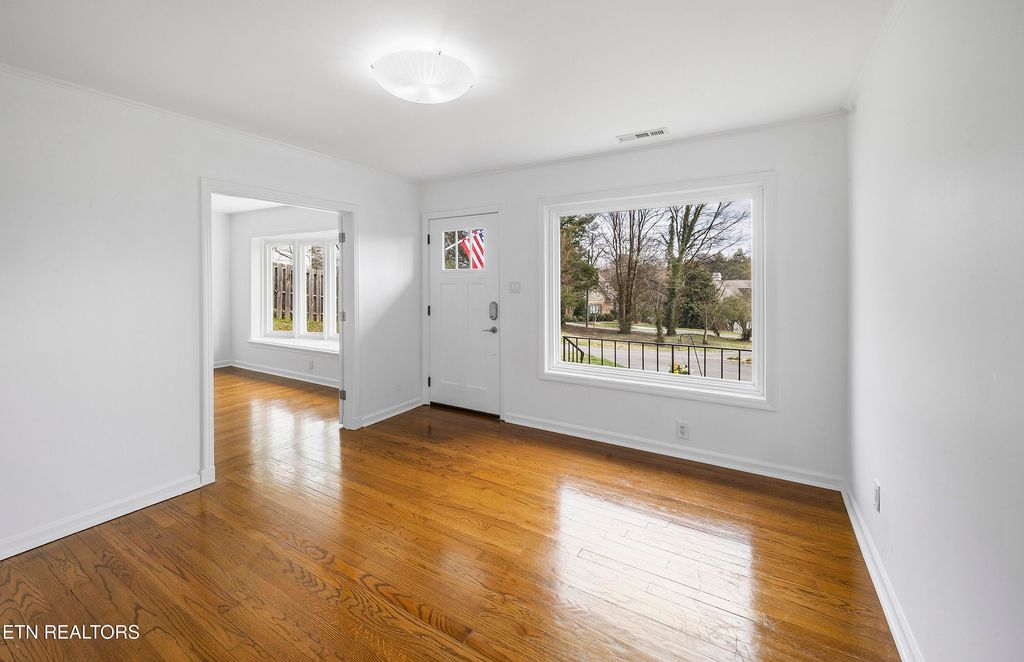 Photo of 957 Bluff View Rd, Knoxville, TN 37919 (MLS # 1333136)