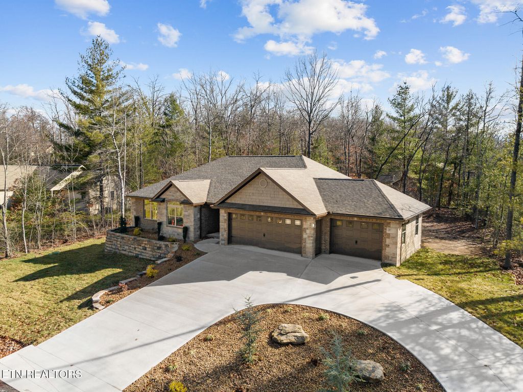 Photo of 140 Windsor Rd, Fairfield Glade, TN 38558 (MLS # 1306597)