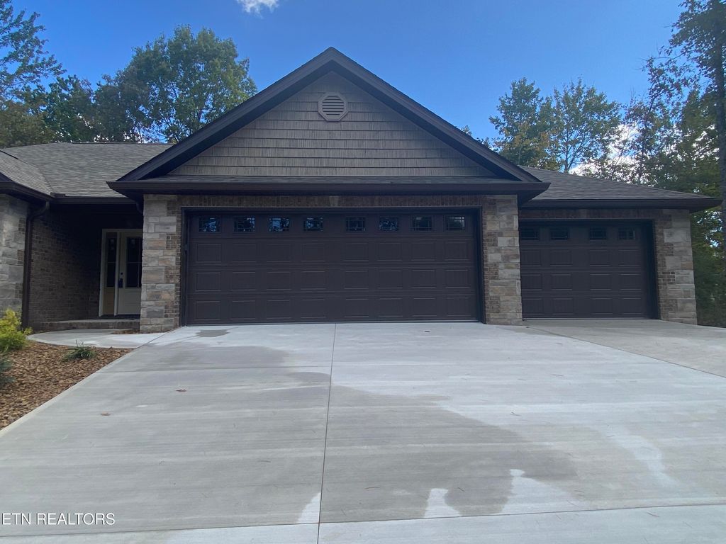 Photo of 140 Windsor Rd, Fairfield Glade, TN 38558 (MLS # 1306597)