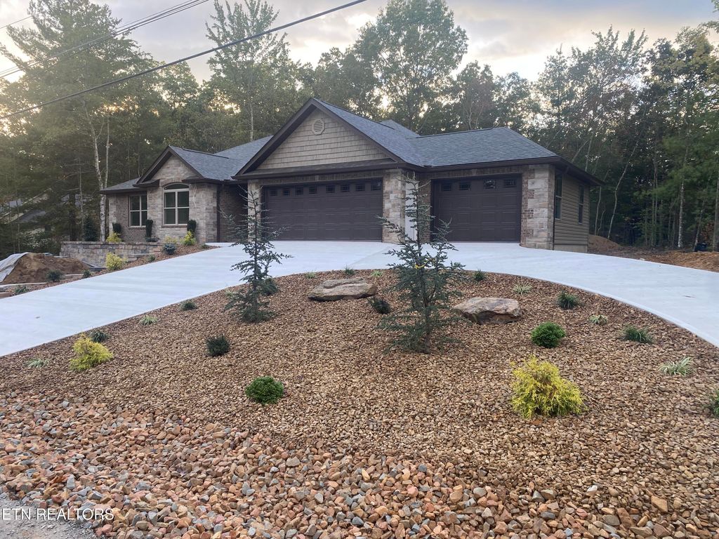 Photo of 140 Windsor Rd, Fairfield Glade, TN 38558 (MLS # 1306597)
