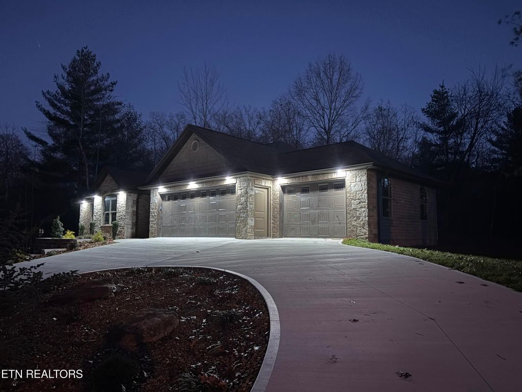 Photo of 140 Windsor Rd, Fairfield Glade, TN 38558 (MLS # 1306597)