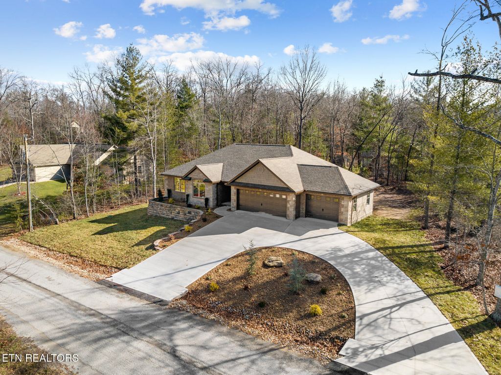 Photo of 140 Windsor Rd, Fairfield Glade, TN 38558 (MLS # 1306597)