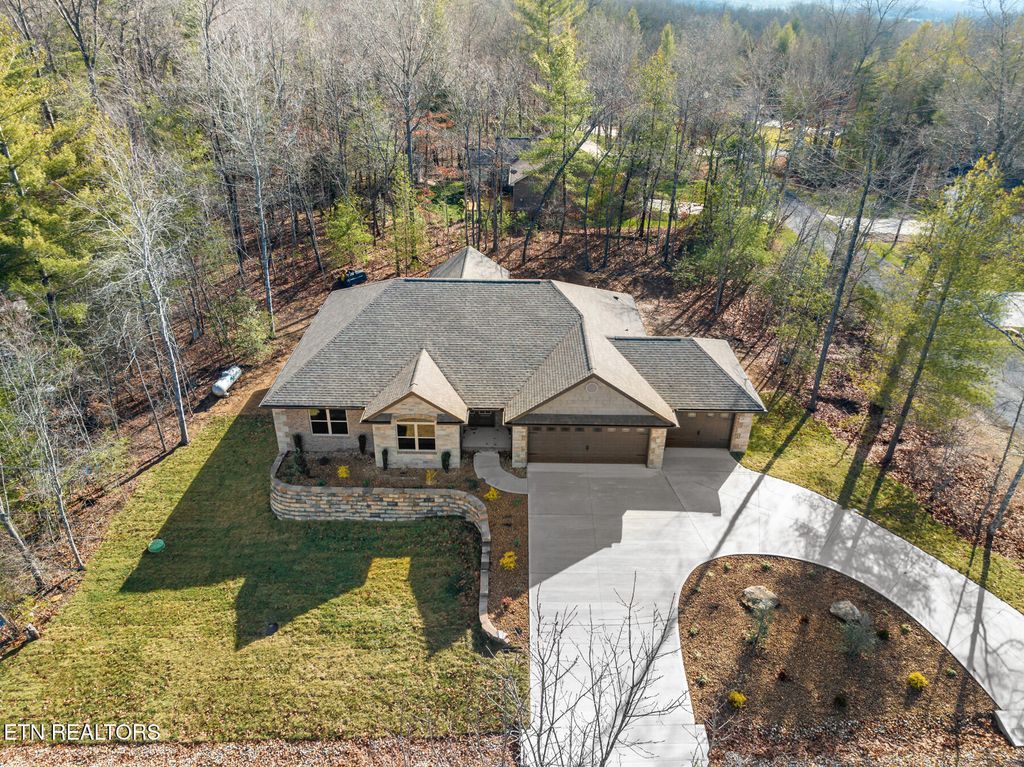 Photo of 140 Windsor Rd, Fairfield Glade, TN 38558 (MLS # 1306597)
