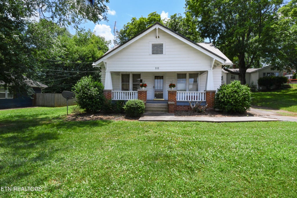 Photo of 111 S Cedar St, Maryville, TN 37803 (MLS # 1344381)