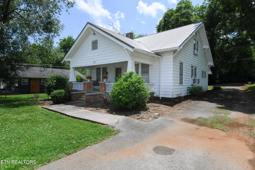 Photo of 111 S Cedar St, Maryville, TN 37803 (MLS # 1344381)
