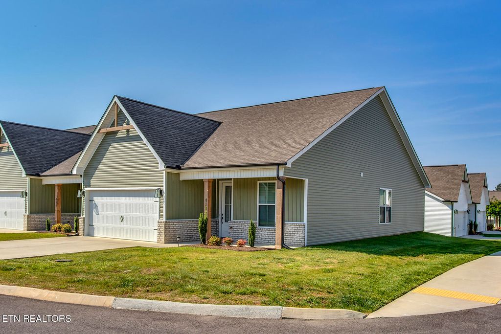 Photo of 428 Creekside Way, Lenoir City, TN 37771 (MLS # 1339167)