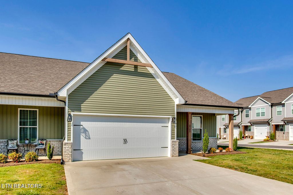 Photo of 428 Creekside Way, Lenoir City, TN 37771 (MLS # 1339167)
