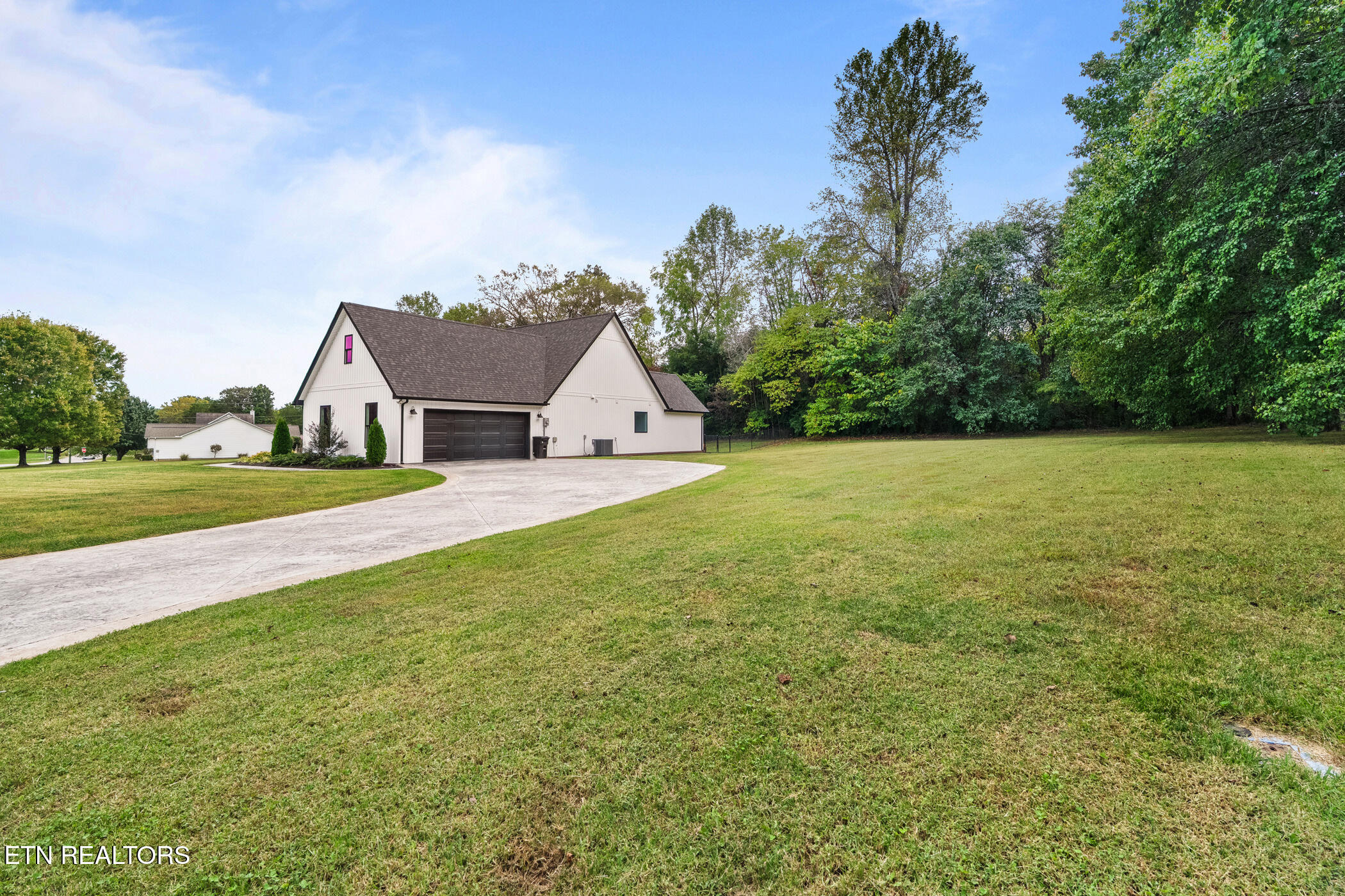 8011 Campbells Point Rd
