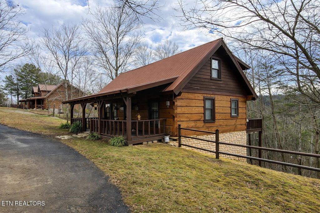 Photo of 2039 Piney Overlook Lane, Sevierville, TN 37862 (MLS # 1329295)