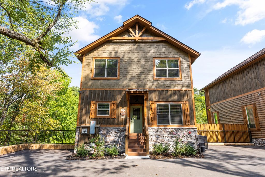 Photo of 2013 Myrtle Way Way, Pigeon Forge, TN 37863 (MLS # 1321037)