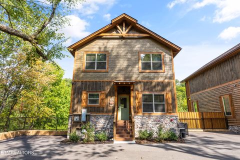 Photo of 2013 Myrtle Way Way, Pigeon Forge, TN 37863 (MLS # 1321037)